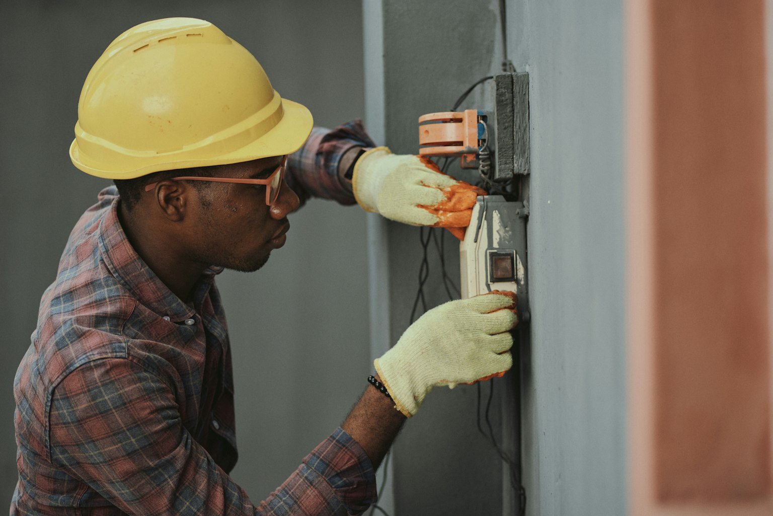 Locksmith fitting a new euro cylinder lock